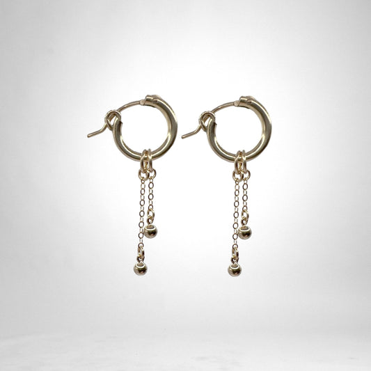 Gull hringlokkar með keðjum