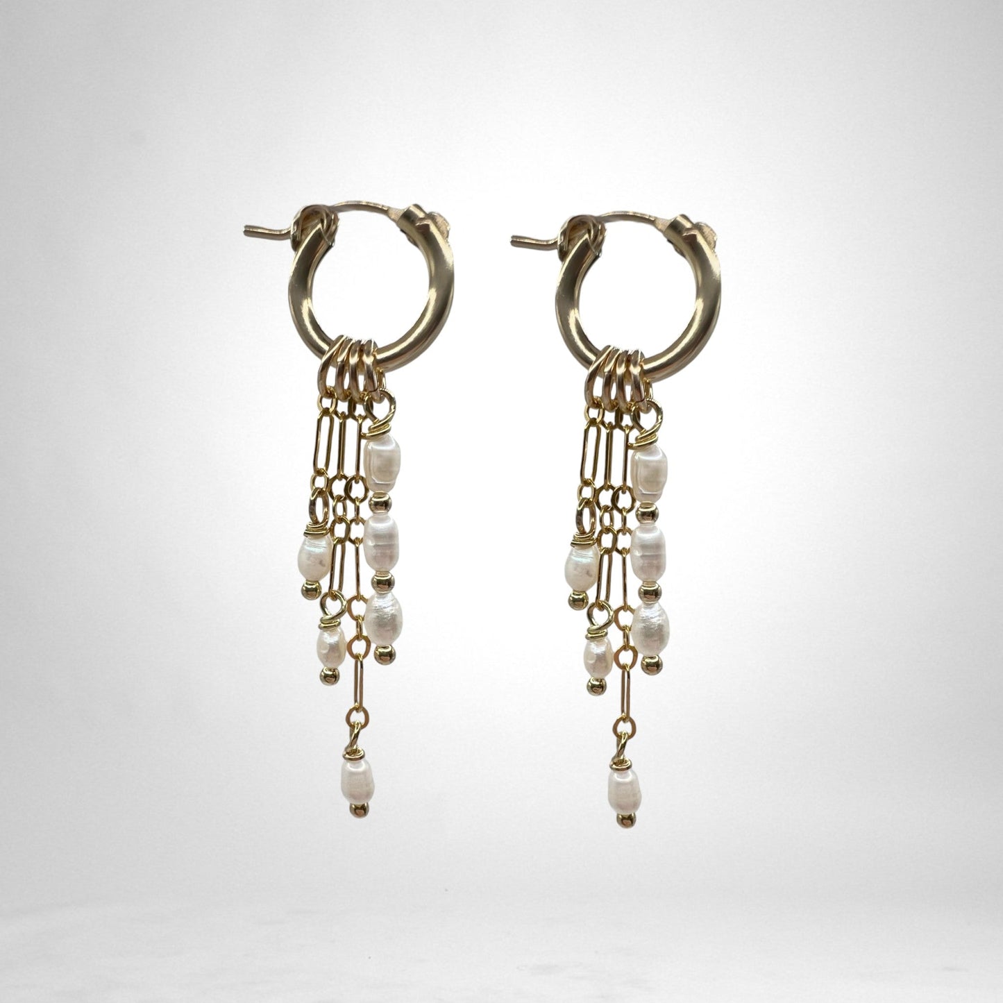 Gull hringlokkar með keðjum og perlum