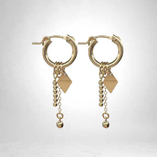 Gull hringlokkar með kúlum, keðjum og tíglum