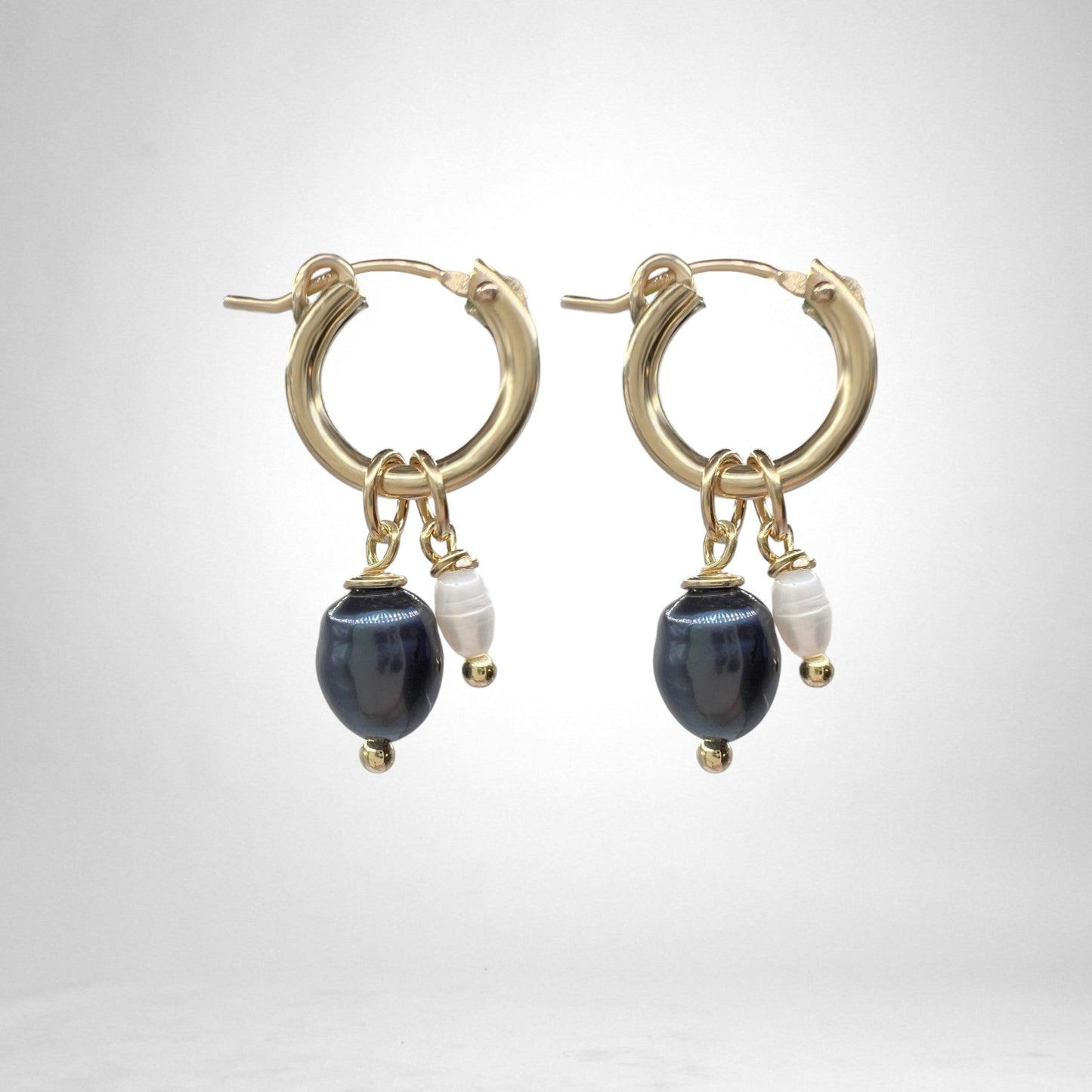 Gull hringlokkar með svartri & hvítri perlu