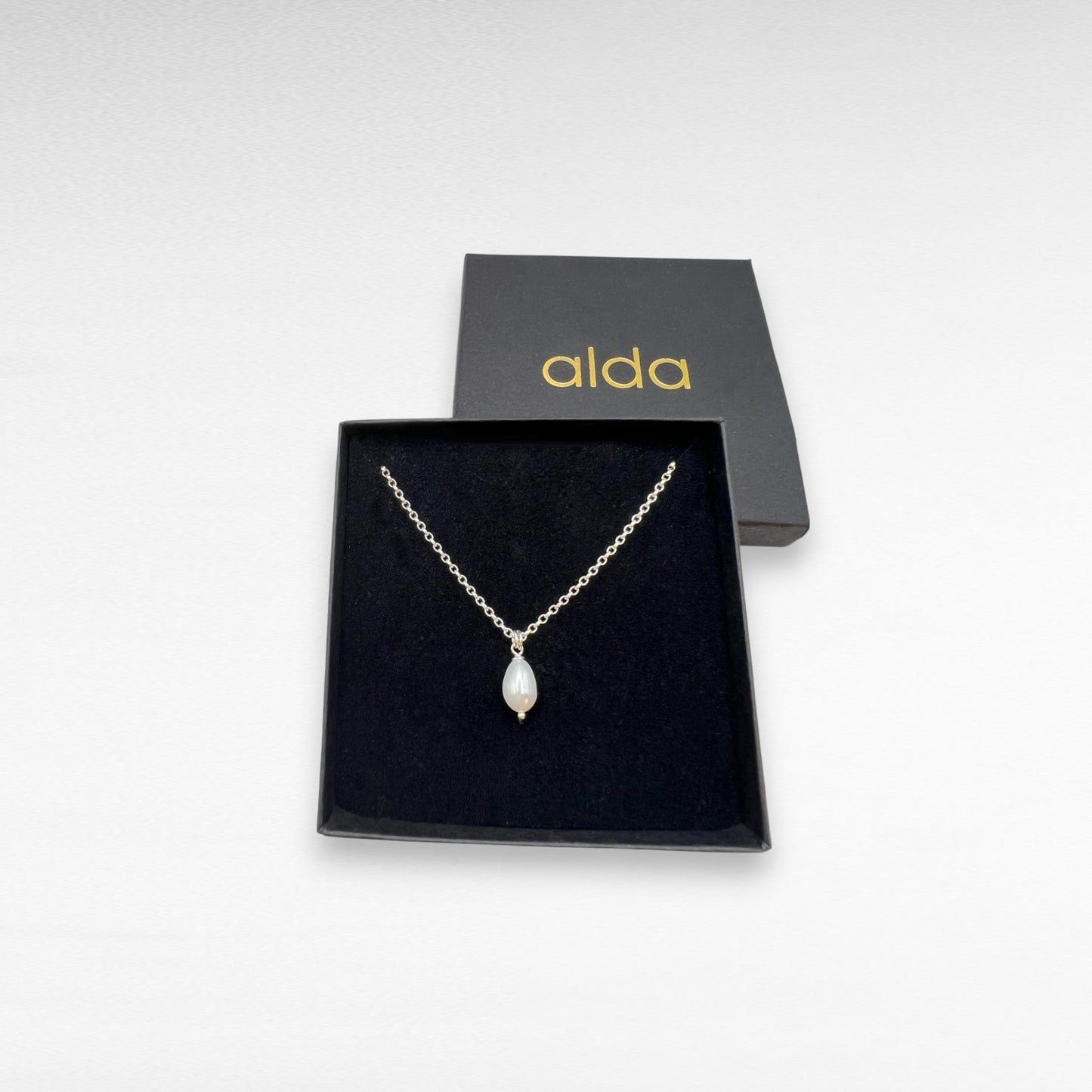 White Pearl necklace