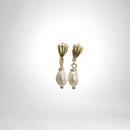 Pearl gold earrings