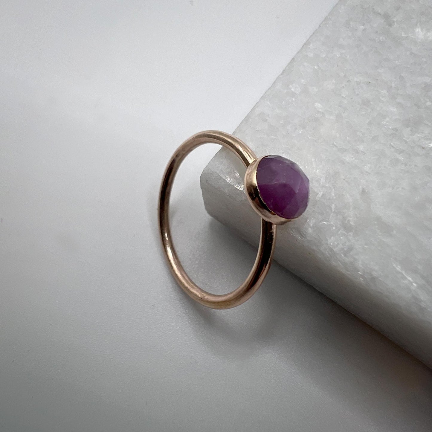 Sheen Sapphire gold ring